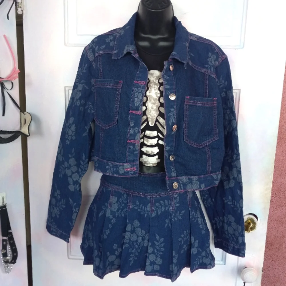 Delia*s NWT Coconut girl floral pattern Denim pleated set! Skirt & jacket! - Picture 1 of 8